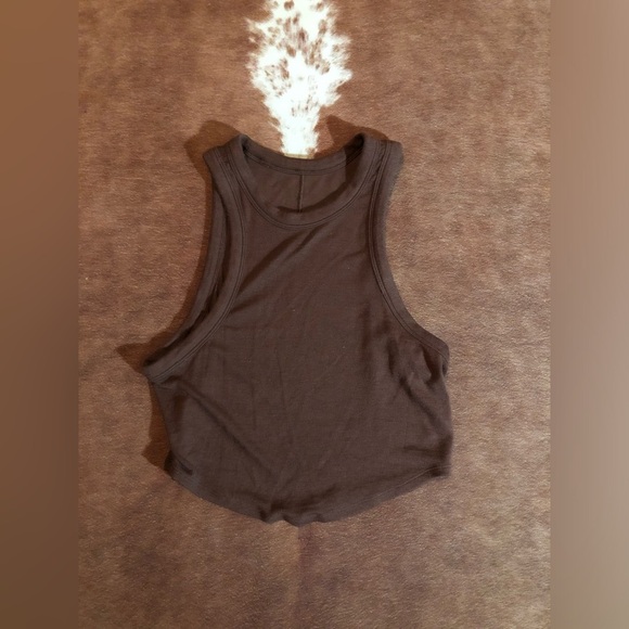Lululemon hold me tight cropped tank top
No size dot or rip top! - Picture 1 of 5